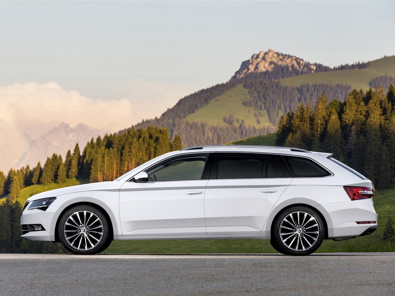 Skoda Superb III Combi 2 0 TSI 280 Hp DSG 4x4